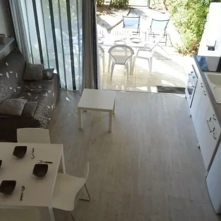 Apartment Hameau Des Pins 8 *