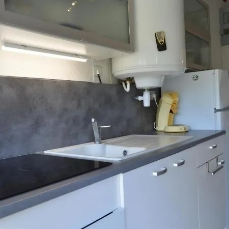 Apartment Hameau Des Pins 8 *